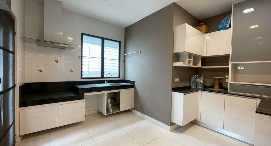 For rent 4 bedrooms house in Prawet, Bangkok