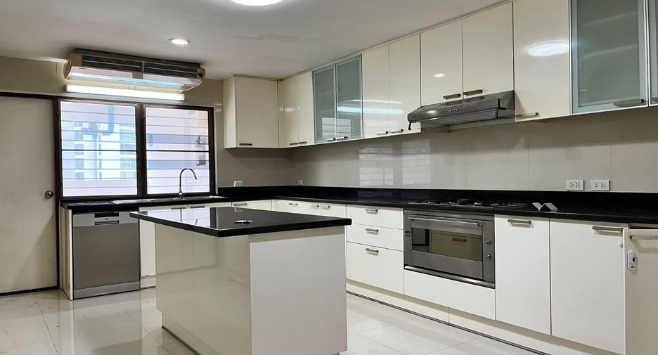 For rent 3 ベッドルーム apartment in Khlong Toei, Bangkok