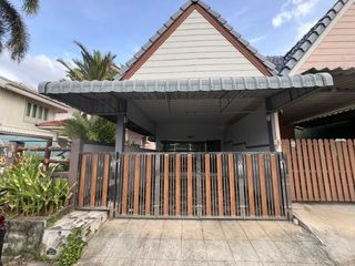 For sale 2 bed townhouse in Mueang Surat Thani, Surat Thani