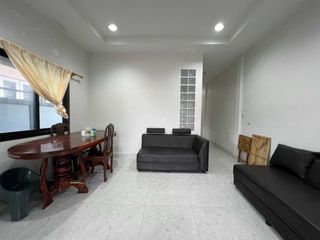 For sale 2 bed townhouse in Mueang Surat Thani, Surat Thani