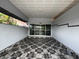 For sale 2 bed townhouse in Mueang Surat Thani, Surat Thani
