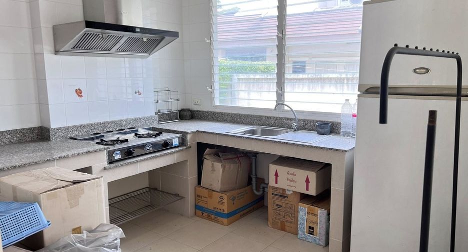 For sale 5 bedrooms house in Mueang Chiang Mai, Chiang Mai