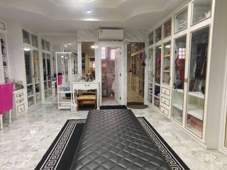 出售 8 卧室 联排别墅 在 Suan Luang, 曼谷