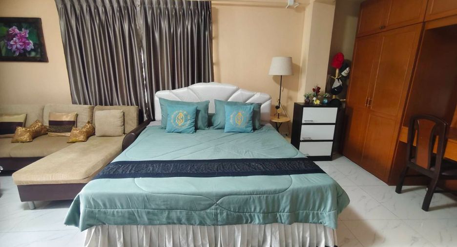 For sale 8 bedrooms townhouse in Suan Luang, Bangkok