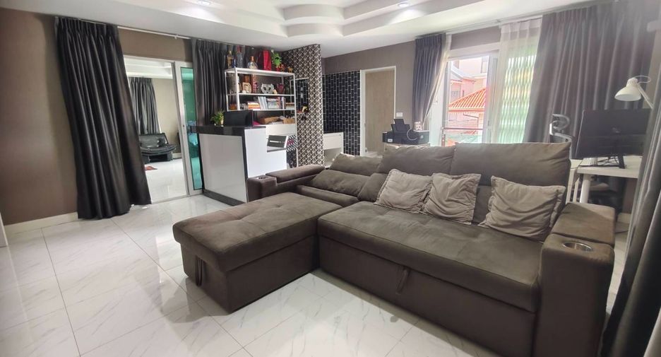 For sale 8 bedrooms townhouse in Suan Luang, Bangkok