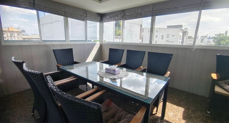 For sale 8 bedrooms townhouse in Suan Luang, Bangkok
