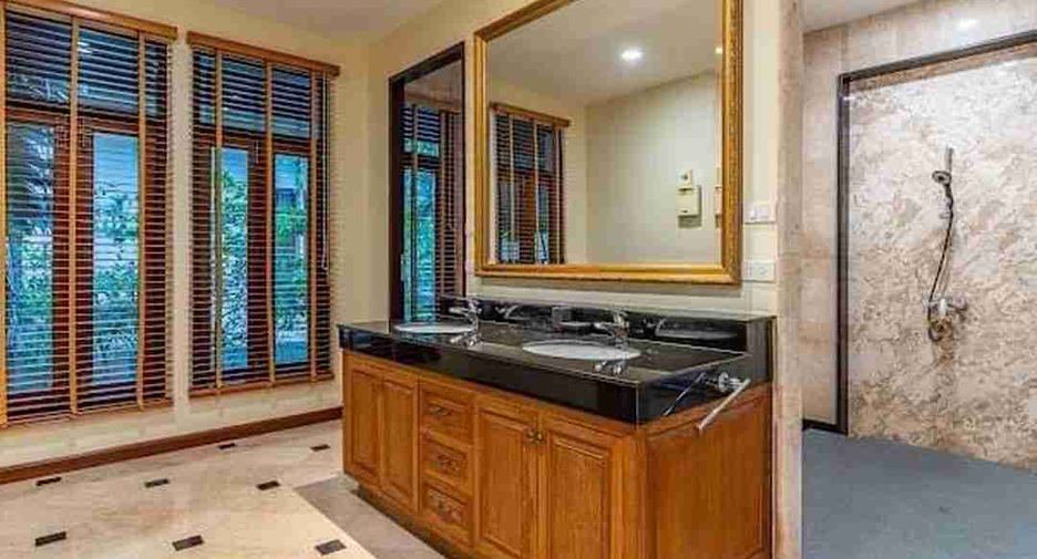 For rent 5 bedrooms villa in Sattahip, Chonburi