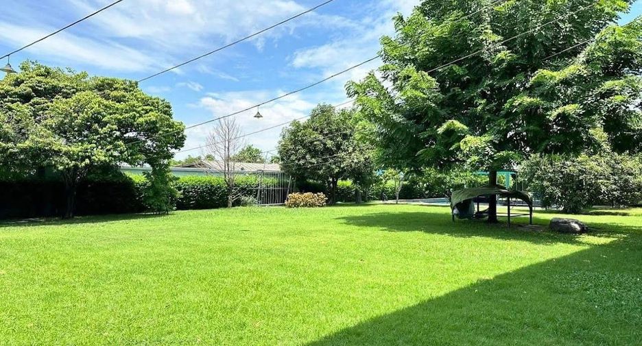 For sale 4 bedrooms house in Khlong Luang, Pathum Thani