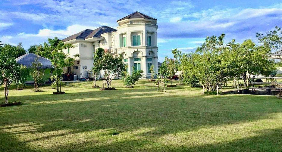For sale 4 bedrooms house in Khlong Luang, Pathum Thani