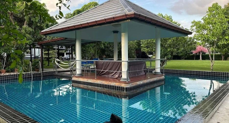 For sale 4 bedrooms house in Khlong Luang, Pathum Thani