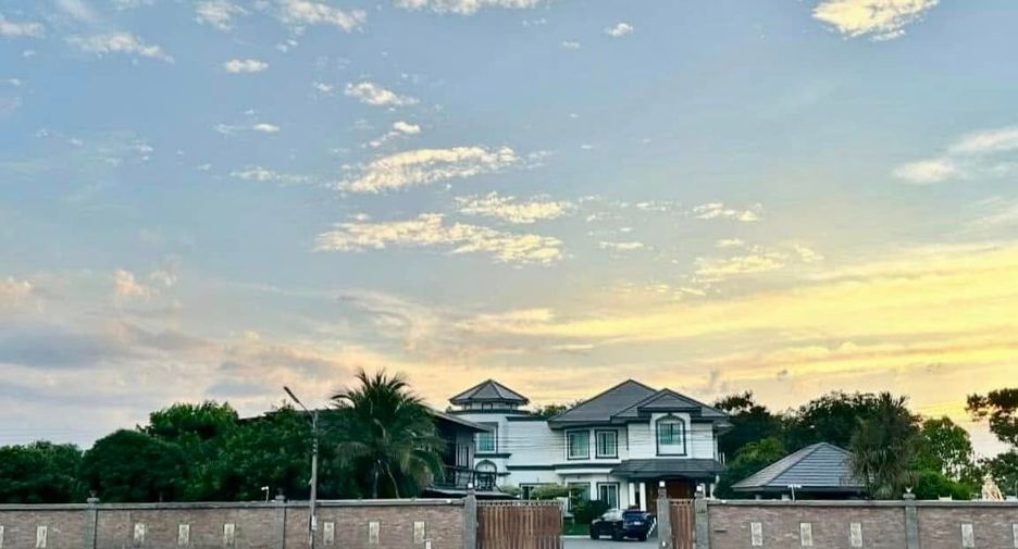For sale 4 bedrooms house in Khlong Luang, Pathum Thani