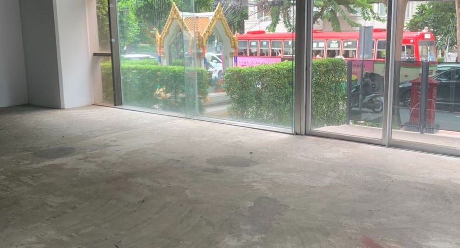 For rent retail Space in Bang Rak, Bangkok