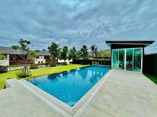 À louer 3 chambres villa à Bang Lamung, Chonburi