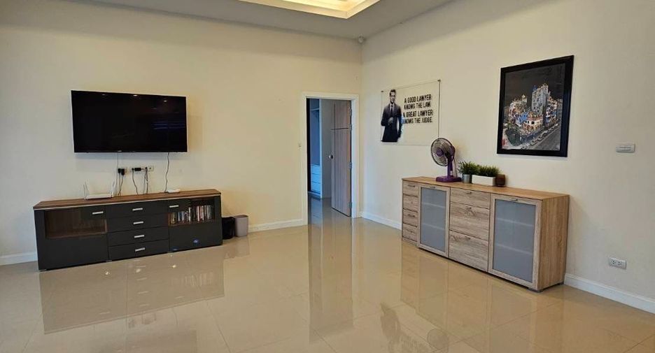 À louer 3 chambres villa à Bang Lamung, Chonburi