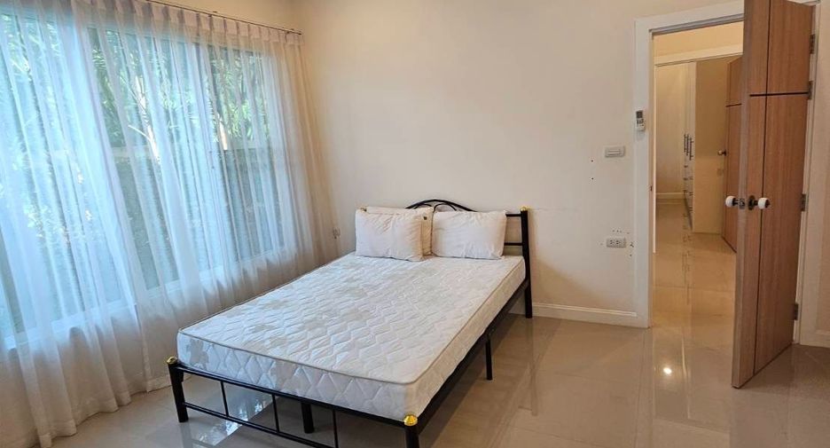 À louer 3 chambres villa à Bang Lamung, Chonburi