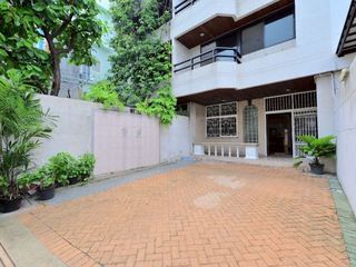 Casa adosada en venta de 4 habitaciones en Watthana, Bangkok