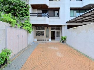 Casa adosada en venta de 4 habitaciones en Watthana, Bangkok