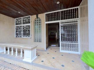 Casa adosada en venta de 4 habitaciones en Watthana, Bangkok