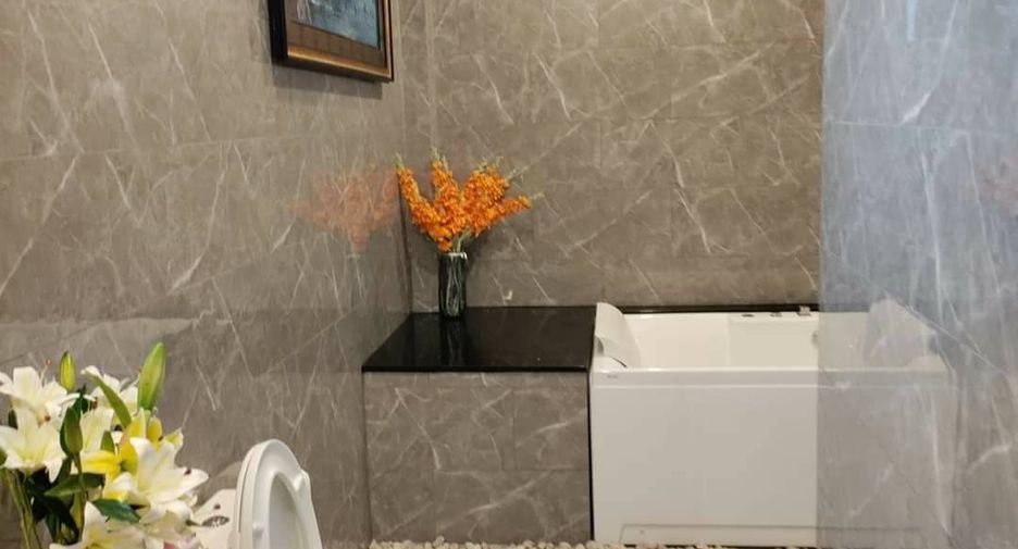 For sale 4 bedrooms house in Bang Lamung, Chonburi