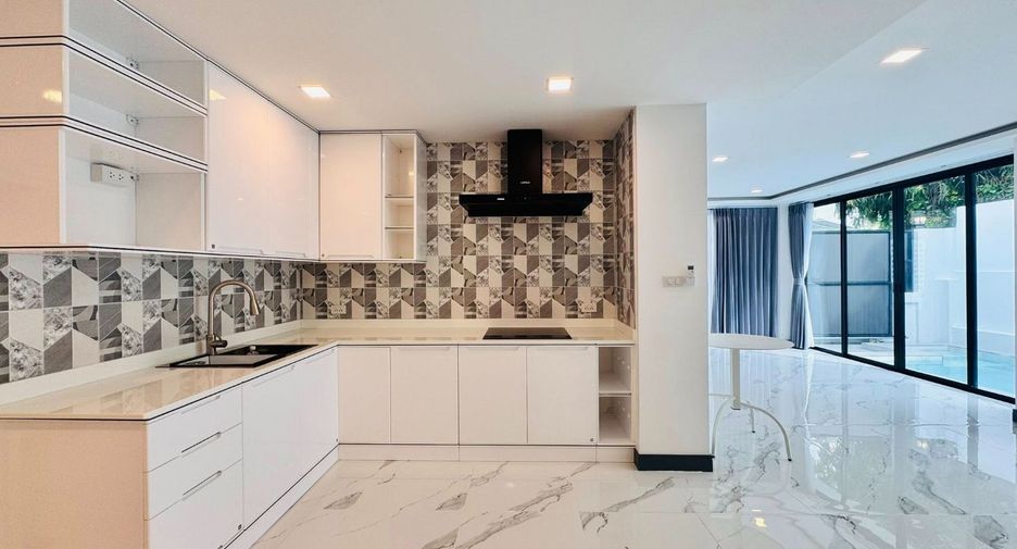 Villa zum Kauf mit 5 Zimmer in Bang Lamung, Chonburi