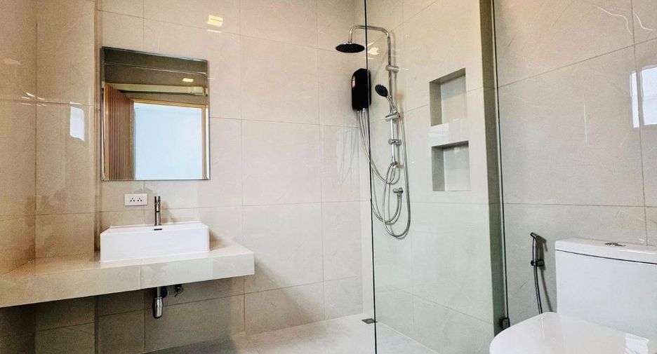 Villa zum Kauf mit 5 Zimmer in Bang Lamung, Chonburi