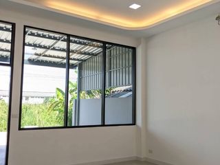 For sale 3 bed retail Space in Lam Luk Ka, Pathum Thani