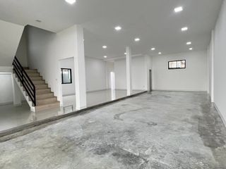 For sale 3 bed retail Space in Lam Luk Ka, Pathum Thani