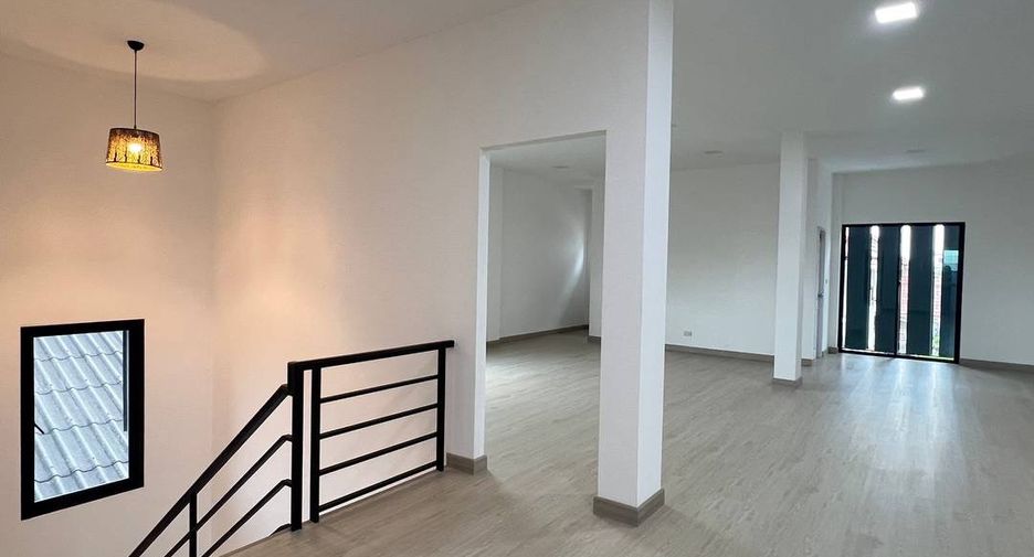 Local comercial en venta de 3 habitaciones en Lam Luk Ka, Pathum Thani