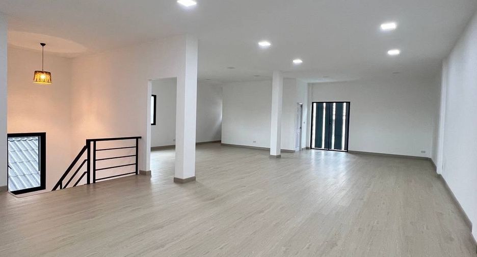 Local comercial en venta de 3 habitaciones en Lam Luk Ka, Pathum Thani