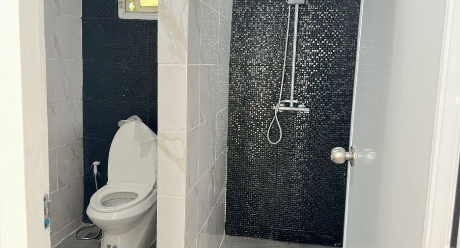 Casa en venta de 4 habitaciones en Min Buri, Bangkok