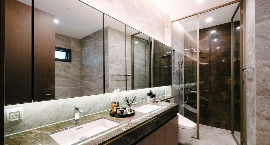 For rent 3 bed condo in Khlong Toei, Bangkok