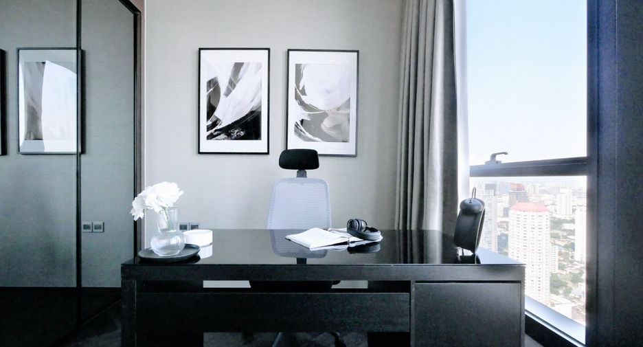 For rent 3 bed condo in Khlong Toei, Bangkok