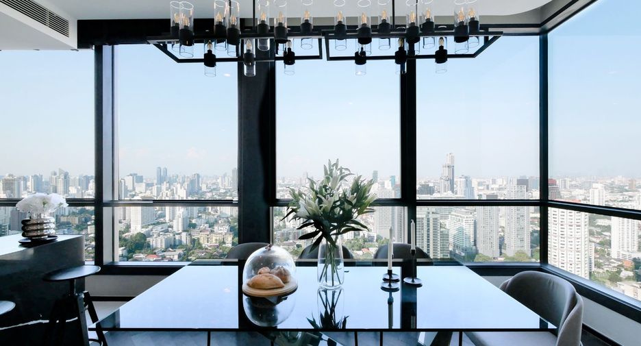 For rent 3 bed condo in Khlong Toei, Bangkok
