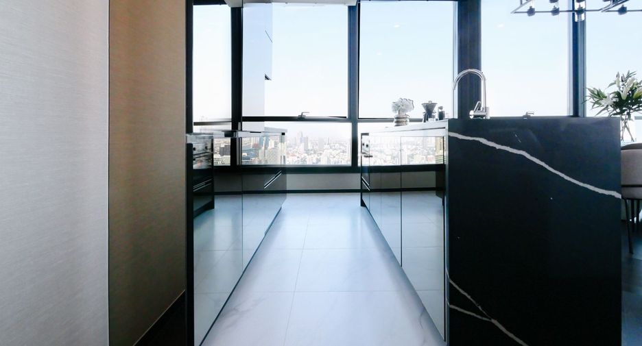 For rent 3 bed condo in Khlong Toei, Bangkok