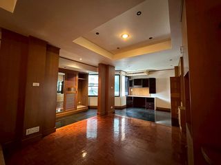 Casa adosada en alquiler y en venta de 4 habitaciones en Watthana, Bangkok