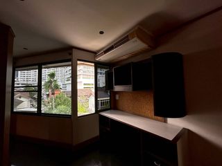 Casa adosada en alquiler y en venta de 4 habitaciones en Watthana, Bangkok