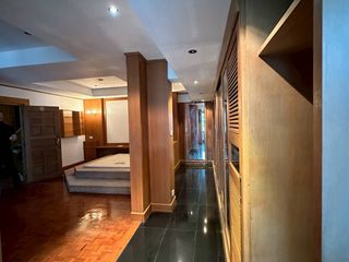 Casa adosada en alquiler y en venta de 4 habitaciones en Watthana, Bangkok