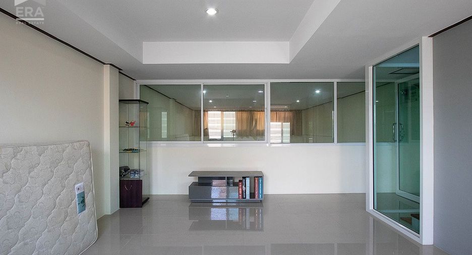 Local comercial en venta de 2 habitaciones en Mueang Rayong, Rayong