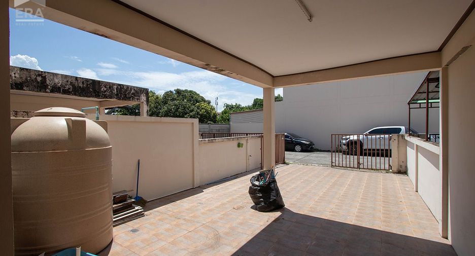 Local comercial en venta de 2 habitaciones en Mueang Rayong, Rayong