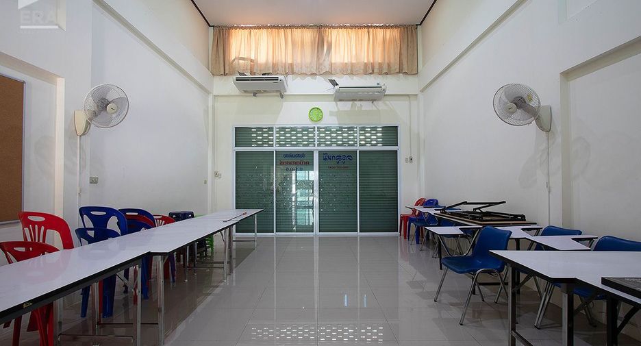 Local comercial en venta de 2 habitaciones en Mueang Rayong, Rayong