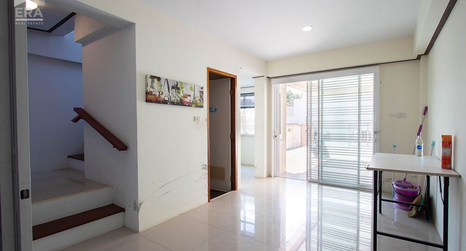 Local comercial en venta de 2 habitaciones en Mueang Rayong, Rayong