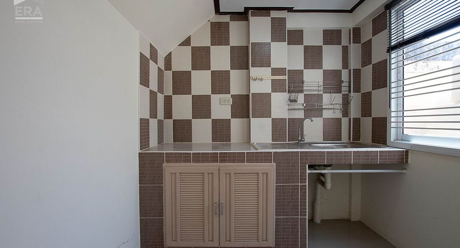 Local comercial en venta de 2 habitaciones en Mueang Rayong, Rayong