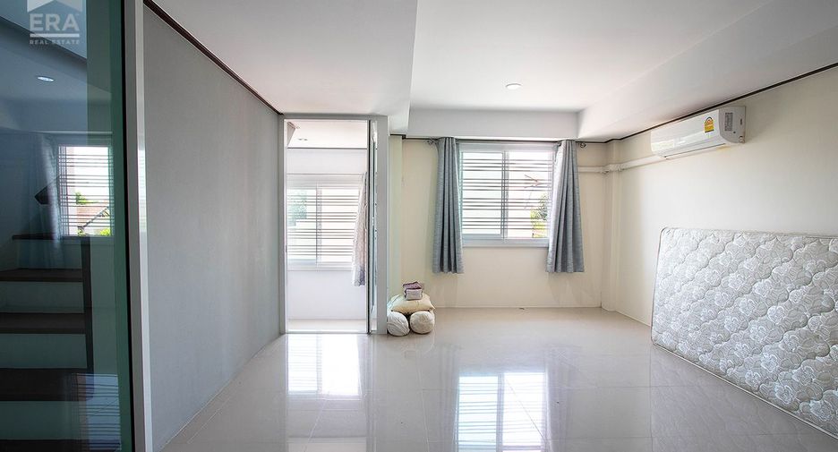 Local comercial en venta de 2 habitaciones en Mueang Rayong, Rayong