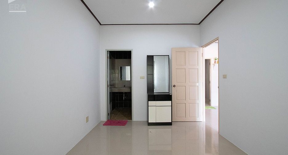 Local comercial en venta de 2 habitaciones en Mueang Rayong, Rayong