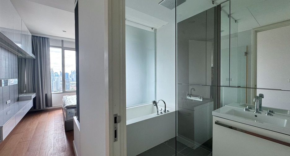 For sale 2 bedrooms condo in Pathum Wan, Bangkok