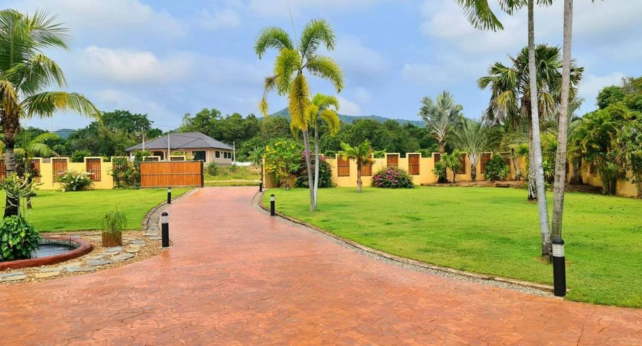 For sale 6 bedrooms house in Sattahip, Chonburi