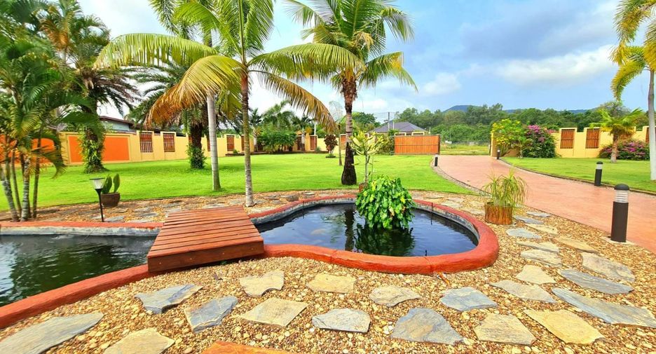 For sale 6 bedrooms house in Sattahip, Chonburi