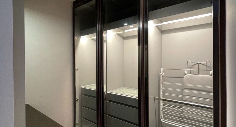 Condo en alquiler y en venta de 2 habitaciones en Bang Rak, Bangkok