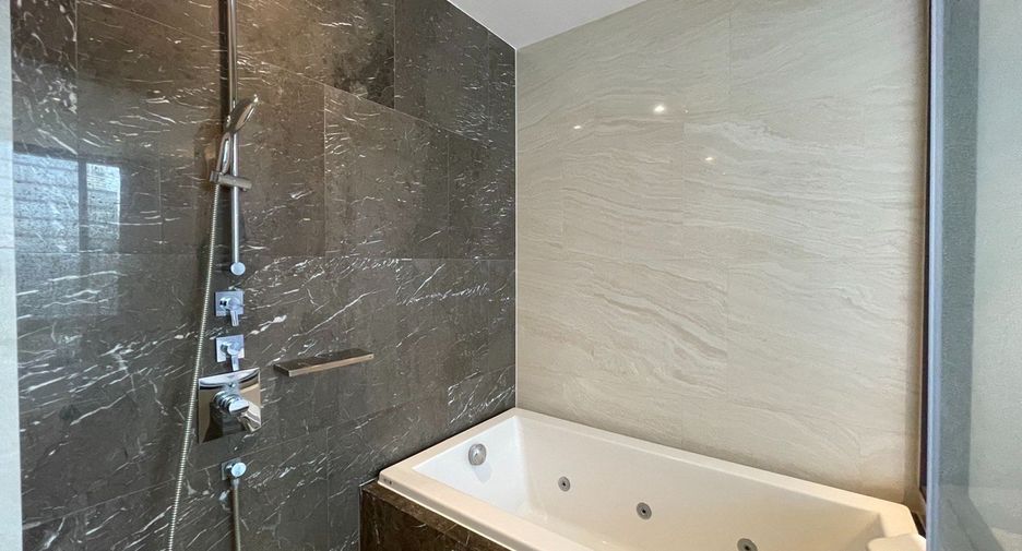 Condo en alquiler y en venta de 2 habitaciones en Bang Rak, Bangkok