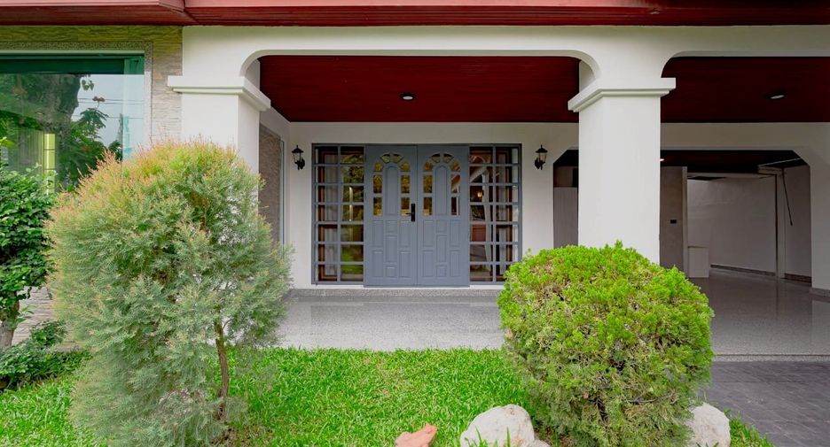 For rent and for sale 5 bedrooms house in Phra Khanong, Bangkok